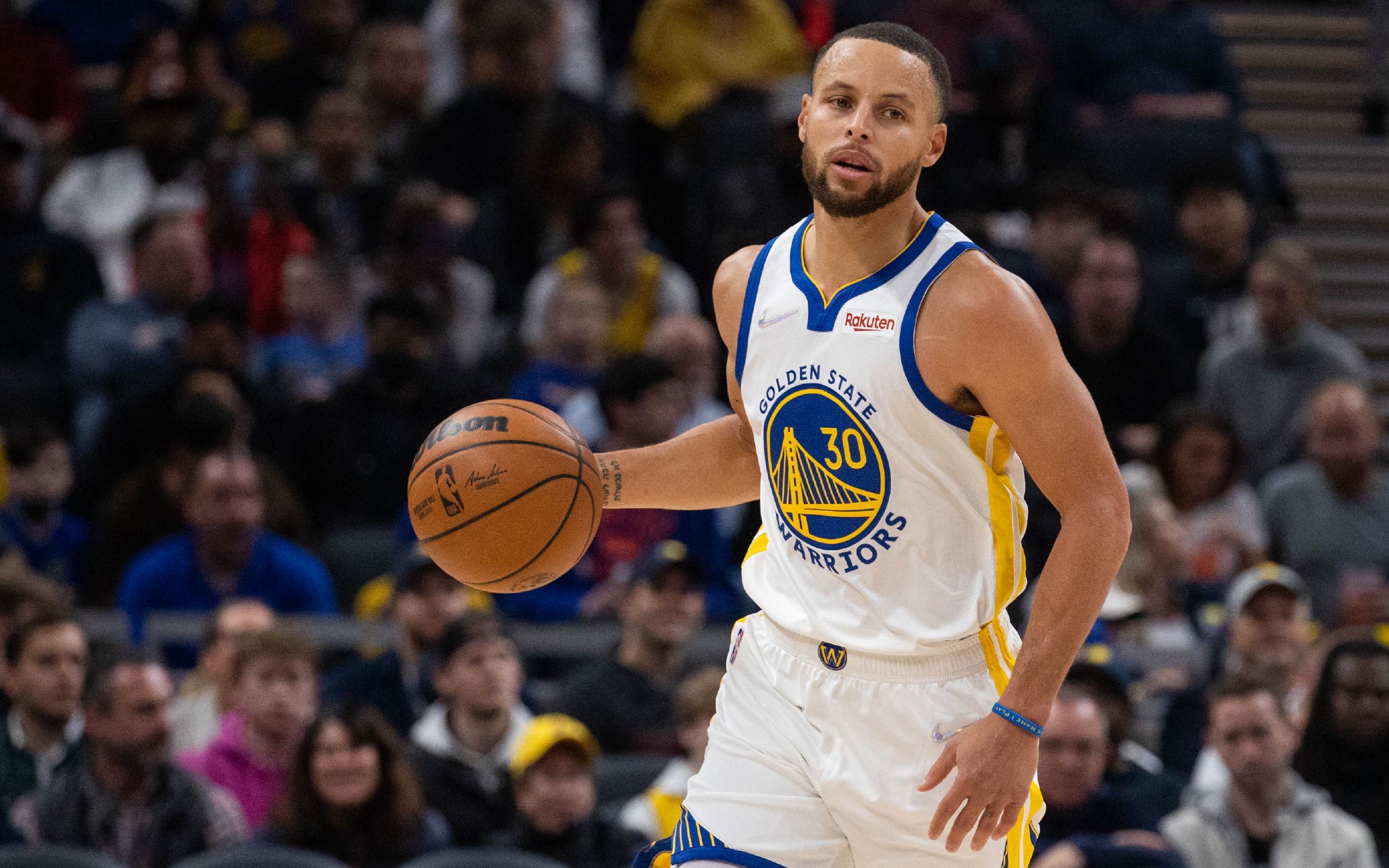 荷甲战报：奥斯汀破门，肖蒂尔建功，兹沃勒2-1海伦芬（荷甲：兹沃勒2-1击败海伦芬，奥斯汀破门、肖蒂尔建功）