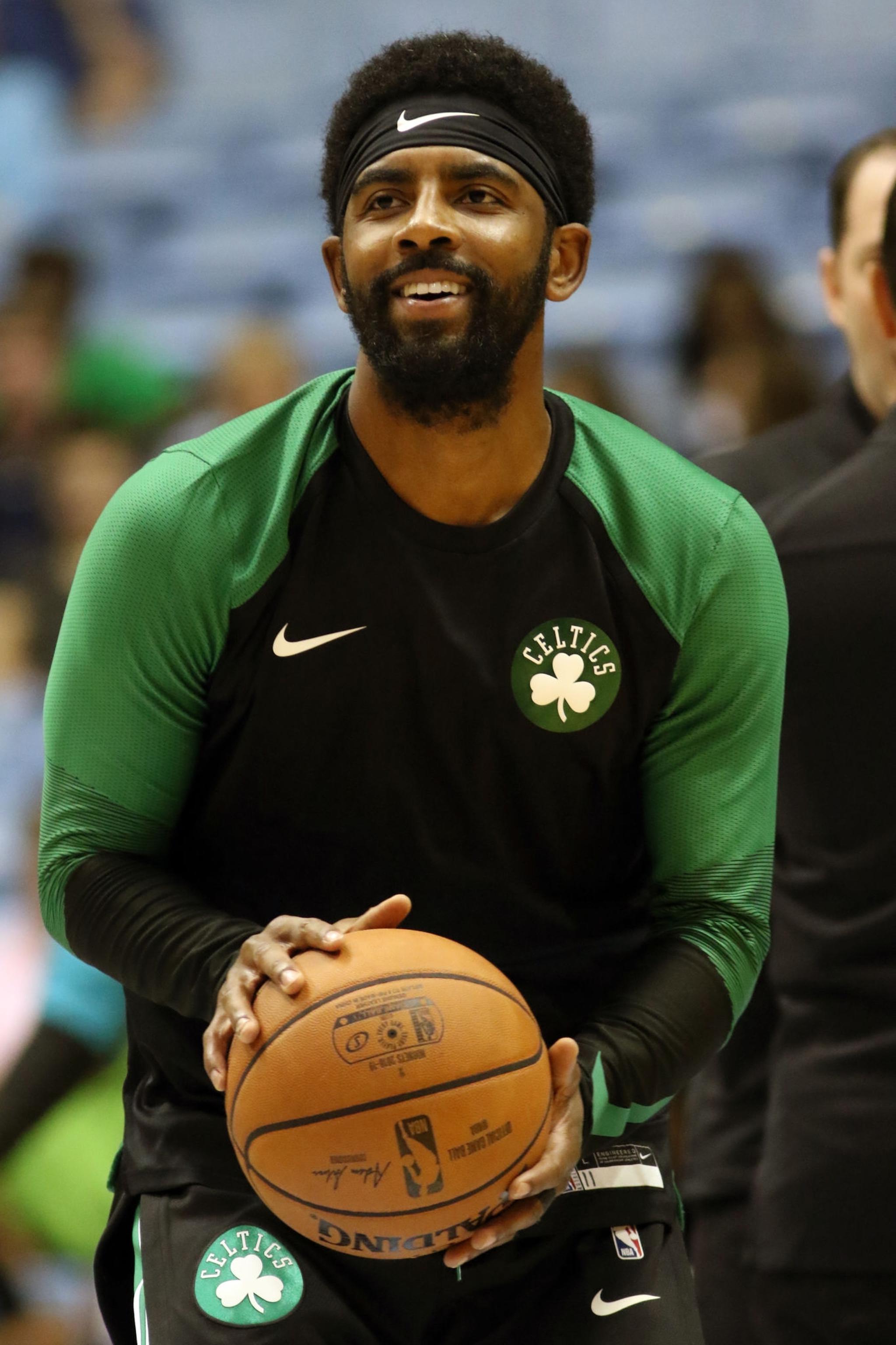 罗马诺：拜仁已经在考虑为伦纳特-卡尔再提供一份新合同（罗马诺：拜仁正考虑再次向伦纳特-卡尔递交新合同）