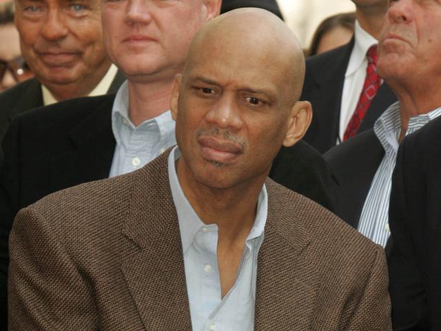 结束全年征程，国安队赛后拉励志标语：明年不服还要再干！（赛季收官，国安队赛后打出励志横幅：不服明年再战）