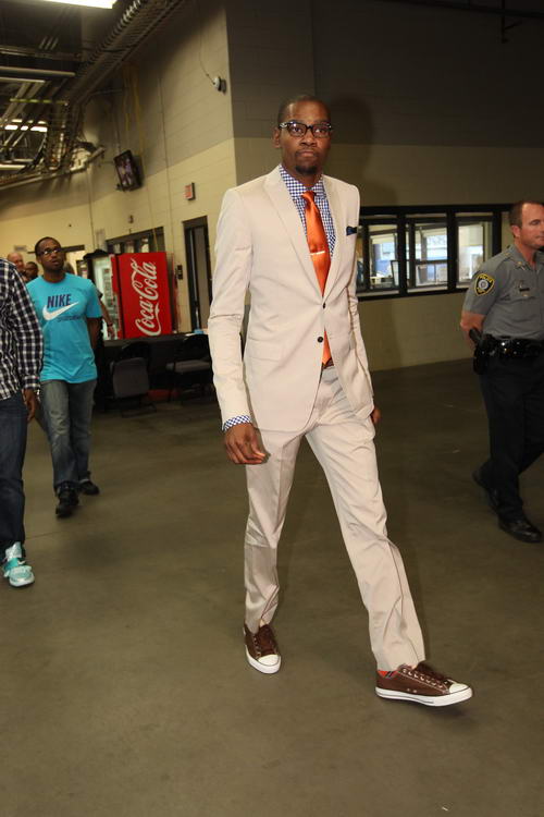 计划不变！皇马新星冬窗仍将租借加盟里昂 下半程为世界杯而战（计划照旧！皇马新星冬窗将租借赴里昂，下半程为世界杯冲刺）