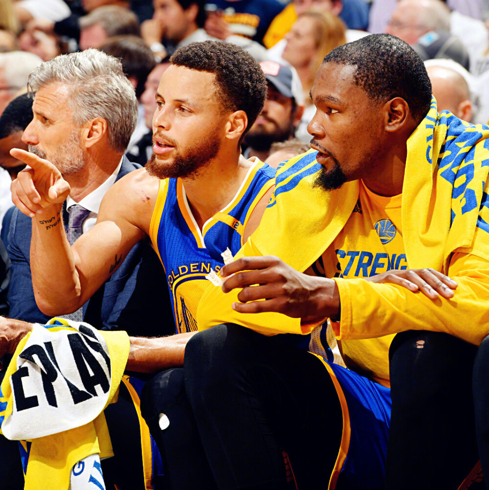 曼联新帝星已定申请转会，一周双赛却无缘出场！阿莫林解释不用原因（曼联新星已递交转会申请，双赛周仍未登场，阿莫林解释弃用原因）