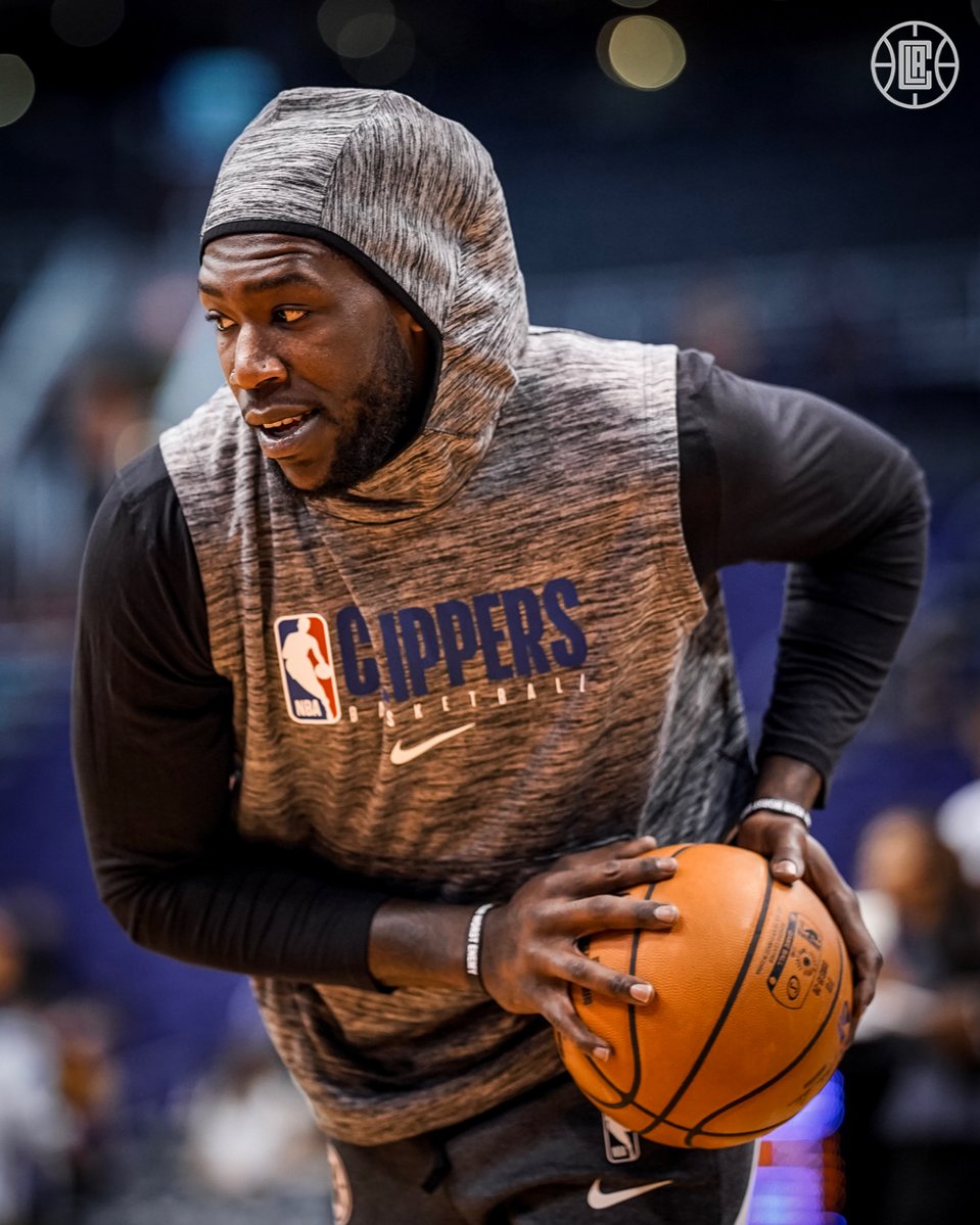 湖人浓眉哥篮下统治力助球队获胜（浓眉禁区统治，助湖人取胜）