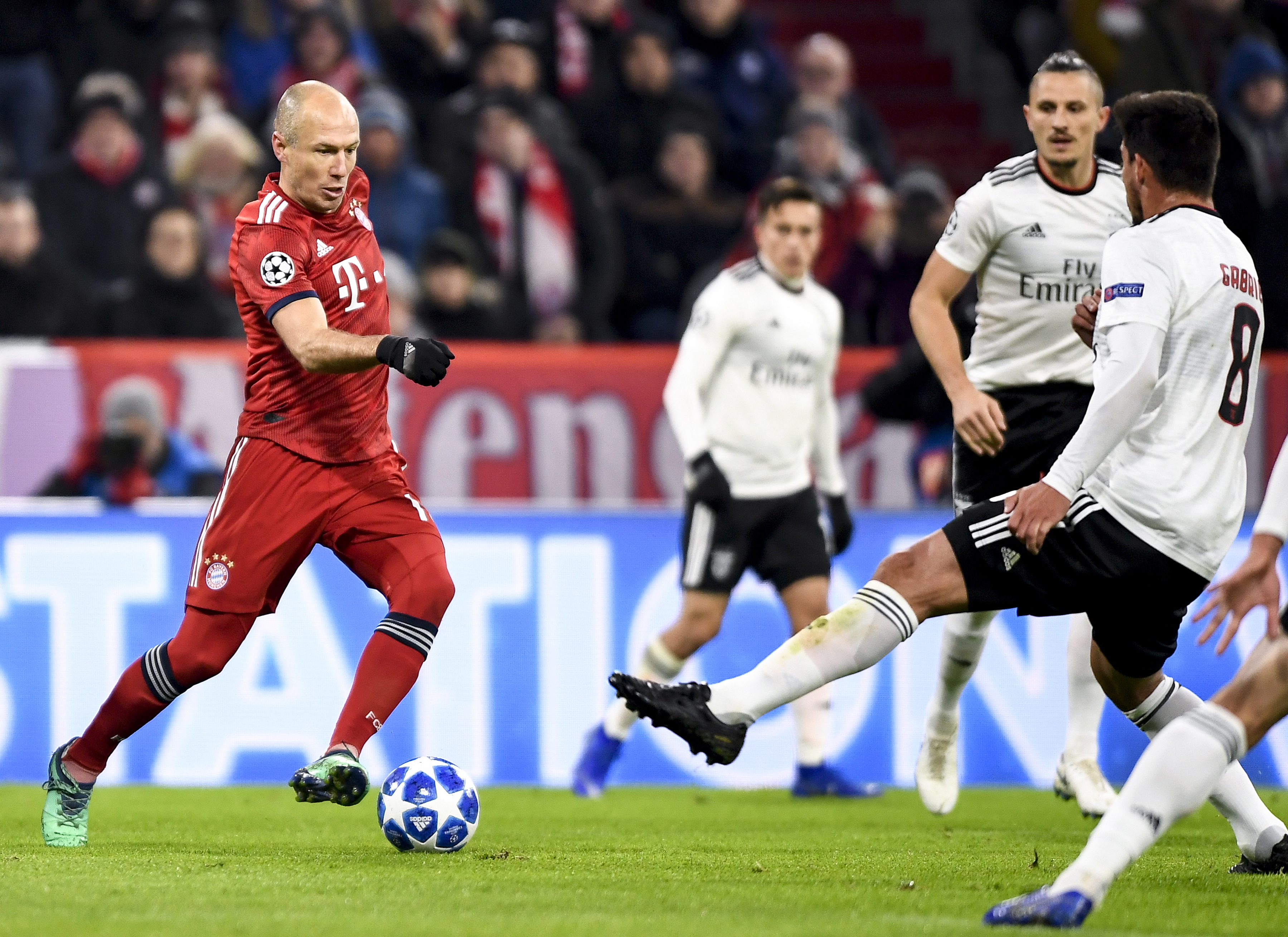 里尔保持防守硬度稳居前列（里尔防守强硬如初，继续位列前茅）