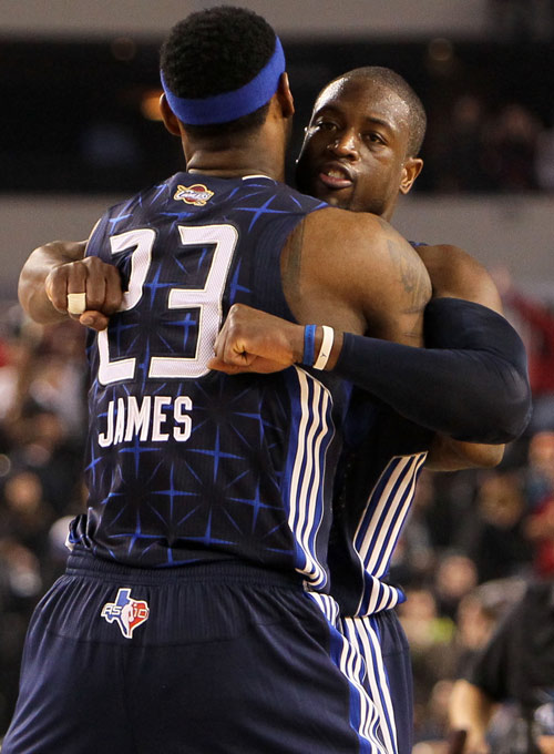 记者：丘库埃梅卡本人很想回到多特，但后者对其伤病史有顾虑（记者：丘库埃梅卡盼重返多特，多特担心其伤病史）