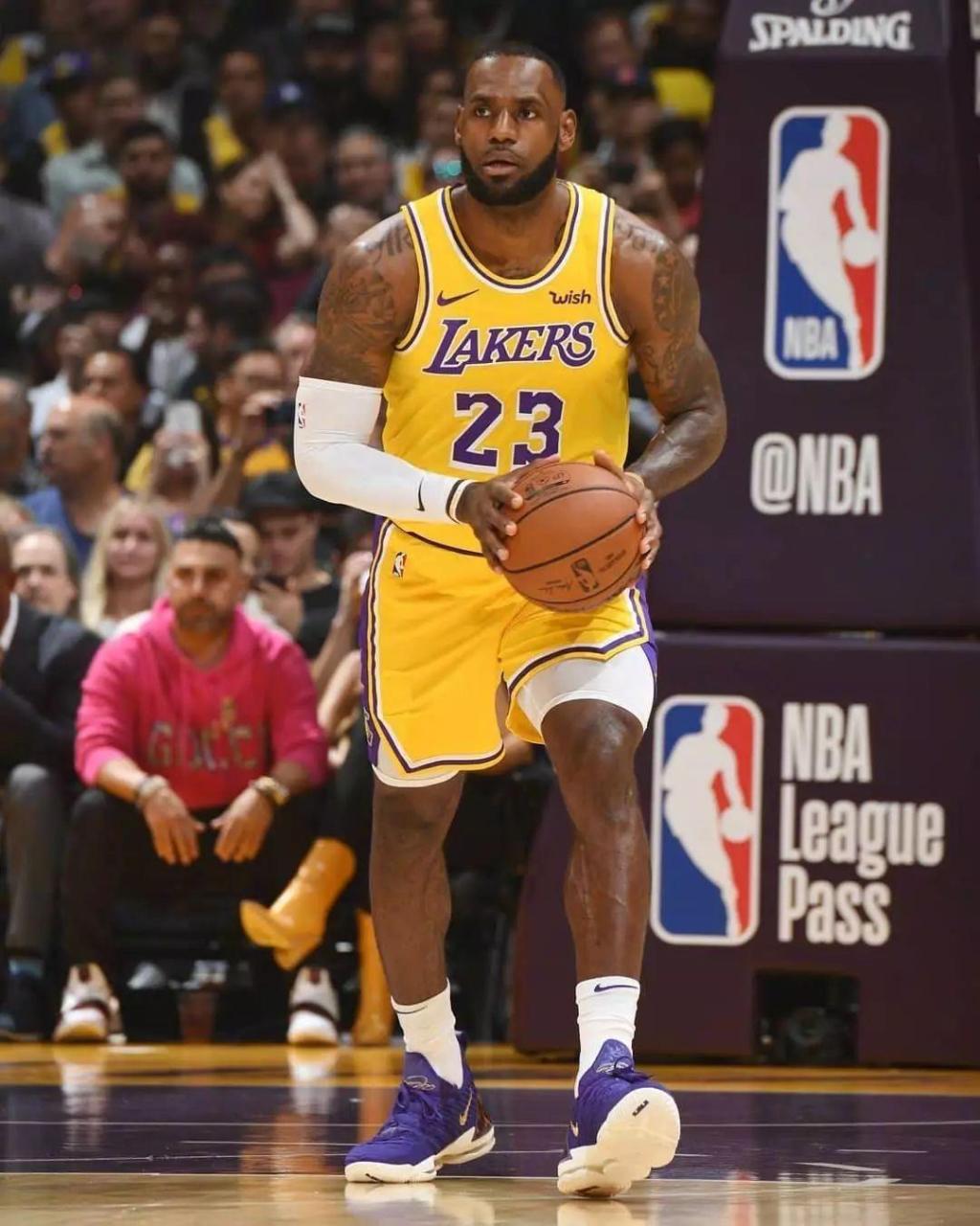 亚马尔：梅西是历史最佳，但我不想成为梅西，我想走自己的路（亚马尔：梅西无愧历史最佳，但我不会做第二个梅西，我要走自己的路）