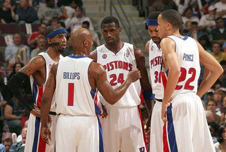 科尔谈库明加遭DNP：他不是明星球员，就会遇到这种情况（科尔谈库明加未获出场：非明星球员难免遇到这种情况）