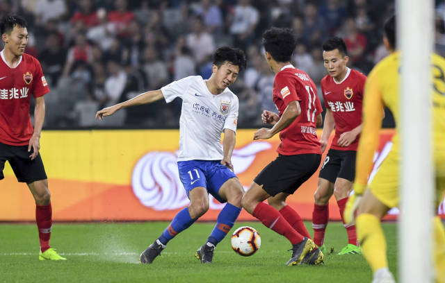 比安奇：难以理解孔蒂如此抱怨，球队的替补席存在问题（比安奇：孔蒂的抱怨令人费解，症结在球队板凳深度）