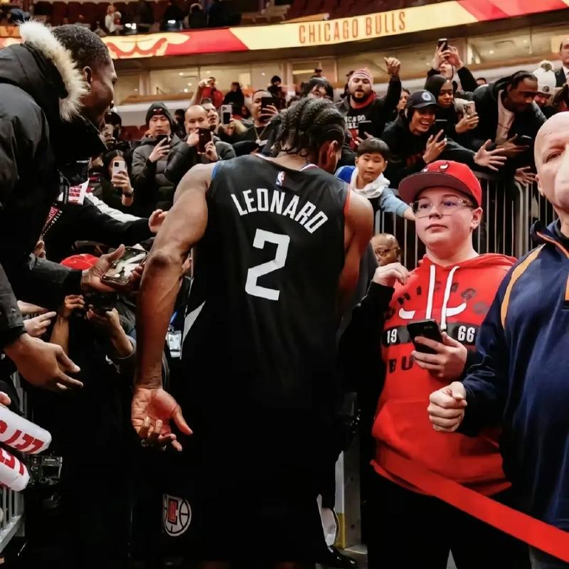 核心缺阵！布克因伤缺席对雷霆的NBA杯关键战（布克因伤无缘对雷霆的NBA杯关键一战）