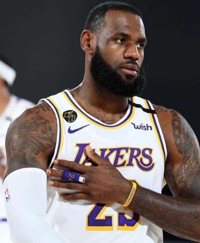 篮球CBA新赛季赛程出炉，焦点战不断（CBA新赛季赛程公布，精彩对决连连）