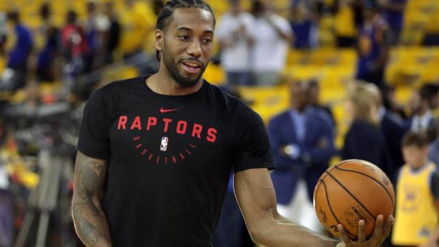 黄蜂主帅谈三球何时解除时间限制：看背靠背比赛后的恢复情况（黄蜂主帅：三球出场时间何时放开取决于背靠背赛后恢复）