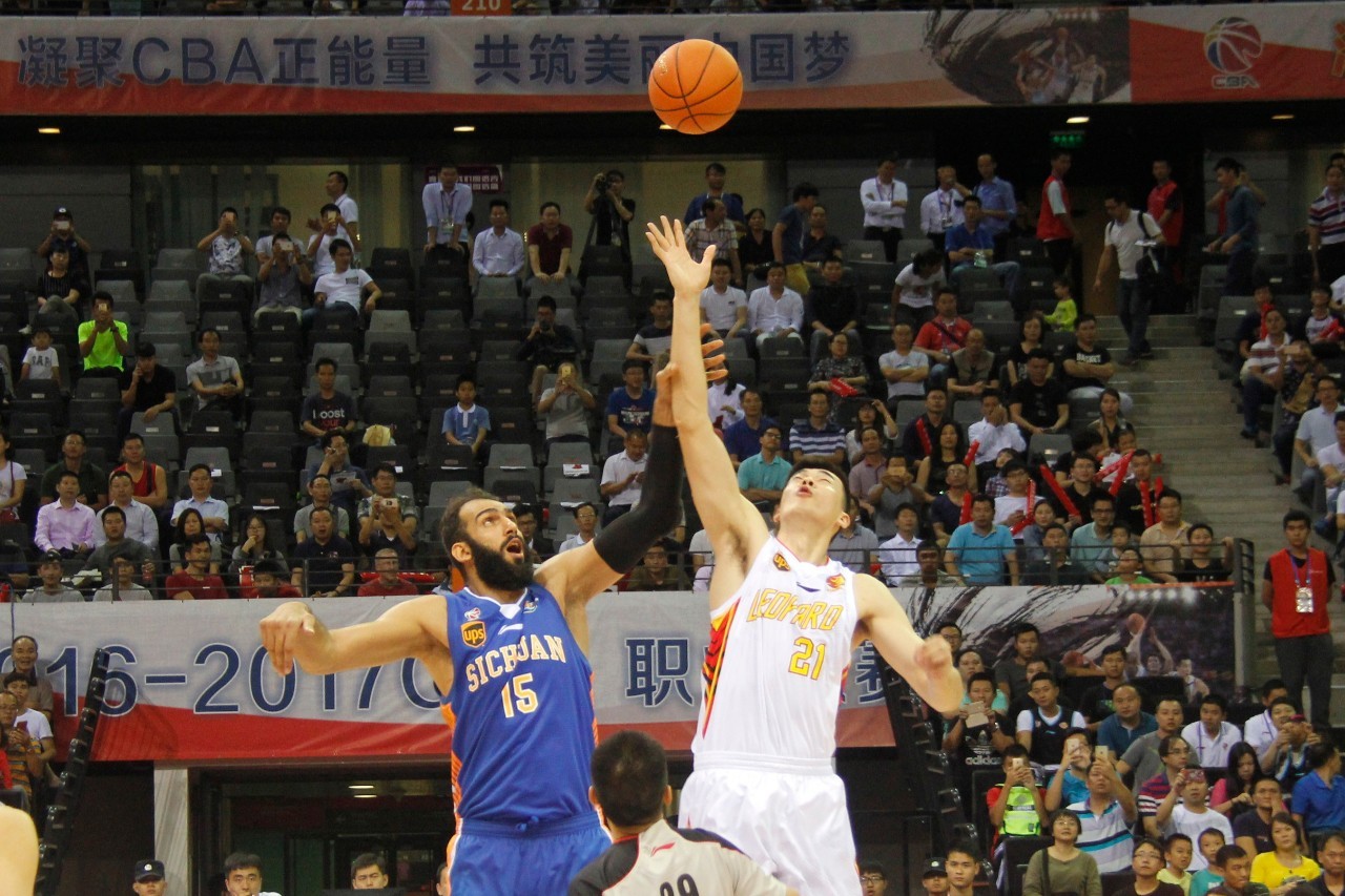 TA分析3-4-3阵型：从链式防守到战术万花筒，攻守易形的现代解法（TA解读3-4-3阵型：从链式防守到战术万花筒，攻防可变的现代方案）