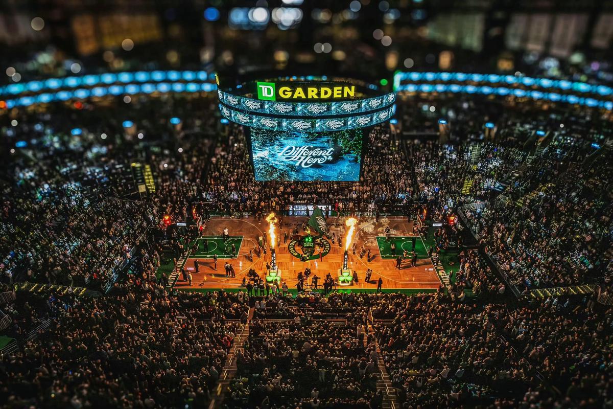 欧文连续突破得分，状态火热（欧文连续冲击篮筐得手，手感滚烫）