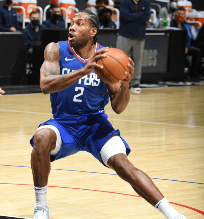 本菲卡旧将路易松晒照说在学习，照片显示他问AI足球总监职责（本菲卡旧将路易松晒学习照，图中可见他向AI询问足球总监职责）